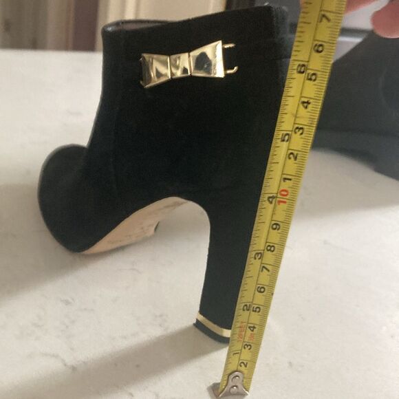 Kate Spade Aldaz Black Suede Gold Bow Ankle Boots Elegant 4” Heel Almond Toe 8.5 - Picture 7 of 10